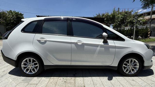 超值代步神車來了！跑不到5萬全配好車｜IKEY導航電尾門通通有｜安卓系統＋倒車顯影 一次配齊｜全車原版件  第5張相片