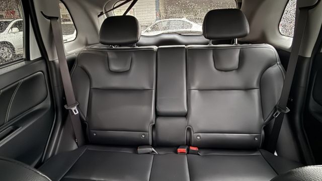 超值代步神車來了！跑不到5萬全配好車｜IKEY導航電尾門通通有｜安卓系統＋倒車顯影 一次配齊｜全車原版件  第12張相片