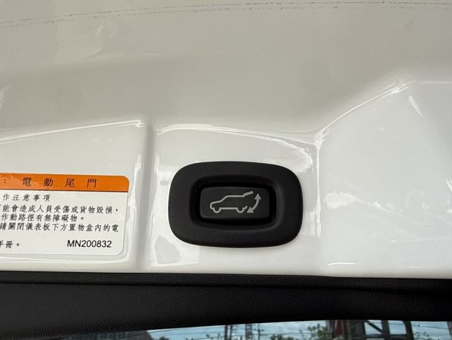 超值代步神車來了！跑不到5萬全配好車｜IKEY導航電尾門通通有｜安卓系統＋倒車顯影 一次配齊｜全車原版件  第15張相片