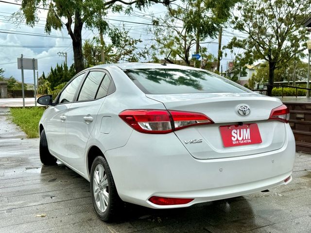 經典款1.5L /倒車顯影/自動頭燈/倒車雷達/ABS/安全氣囊/電摺後視鏡/可調方向盤/循跡系統  第4張相片