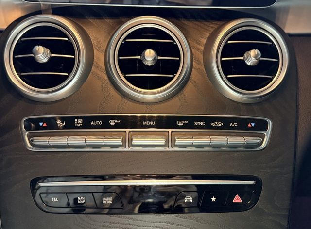 總代理/輕油電/一手車/原鈑件/AMG/自動停車/腳踢電尾門/ACC/選配氣氛燈  第13張相片