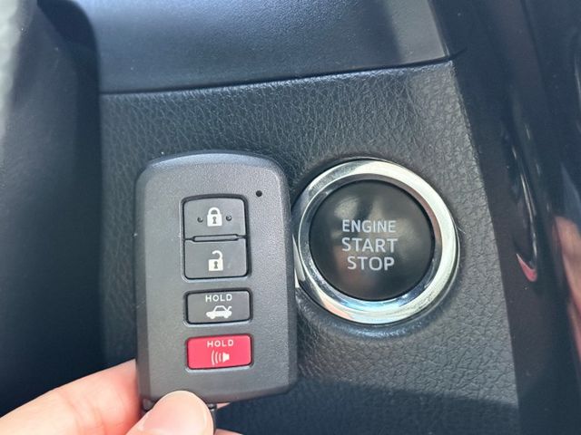 全車原鈑件 倒車顯影 IKEY免鑰/摸門 定速 循跡防滑 安全氣囊 胎壓偵測 電摺  第10張相片