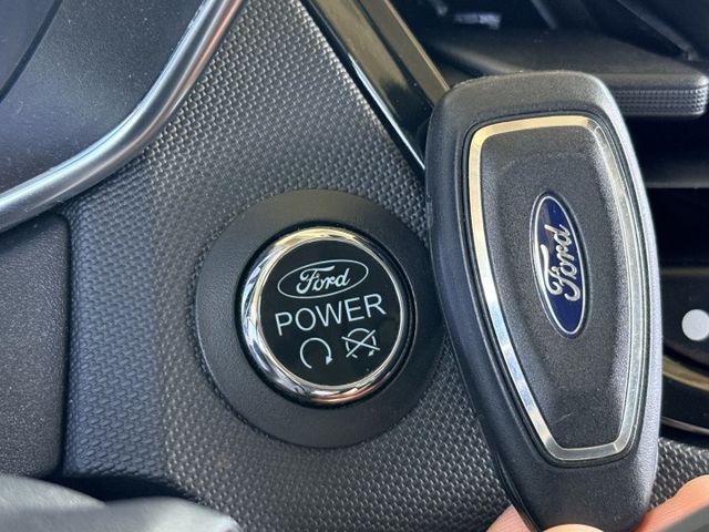 省油省稅 渦輪增壓 6氣囊 自動頭燈  斜坡起步 循跡防滑 iKey免鑰 倒車雷達  第12張相片