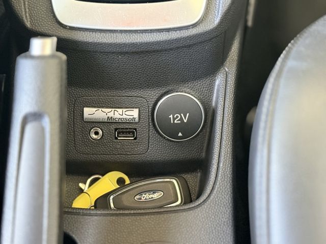 省油省稅 渦輪增壓 6氣囊 自動頭燈  斜坡起步 循跡防滑 iKey免鑰 倒車雷達  第14張相片