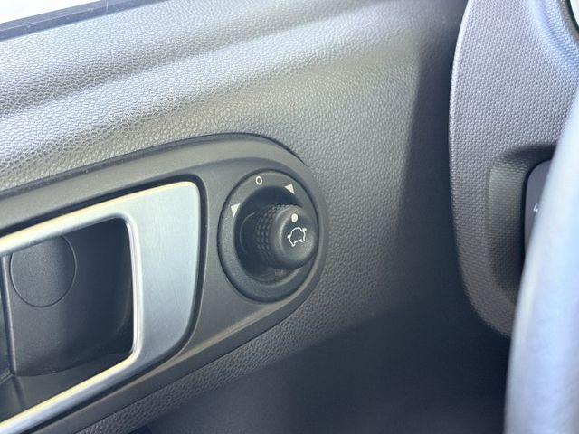 省油省稅 渦輪增壓 6氣囊 自動頭燈  斜坡起步 循跡防滑 iKey免鑰 倒車雷達  第16張相片