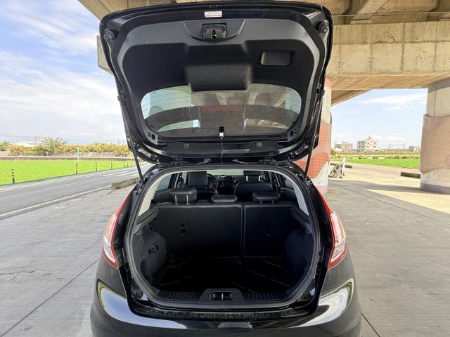 省油省稅 渦輪增壓 6氣囊 自動頭燈  斜坡起步 循跡防滑 iKey免鑰 倒車雷達  第18張相片