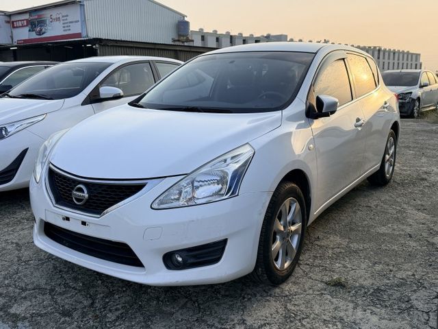 分區空調/定速/免鑰摸門/倒車顯影/電摺/自動頭燈/導航/行車紀錄器/胎壓偵測/後座出風口  第3張相片