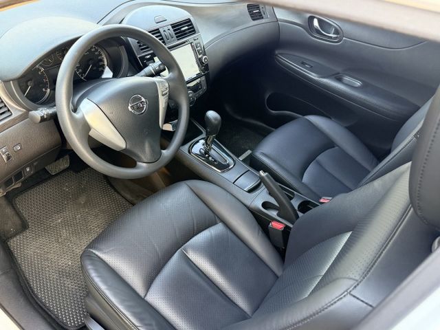 分區空調/定速/免鑰摸門/倒車顯影/電摺/自動頭燈/導航/行車紀錄器/胎壓偵測/後座出風口  第7張相片