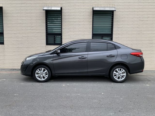 原鈑件/安卓機/ 倒車顯影/自動頭燈/倒車雷達/藍芽/安全氣囊/電摺/可調方向盤/循跡系統  第4張相片