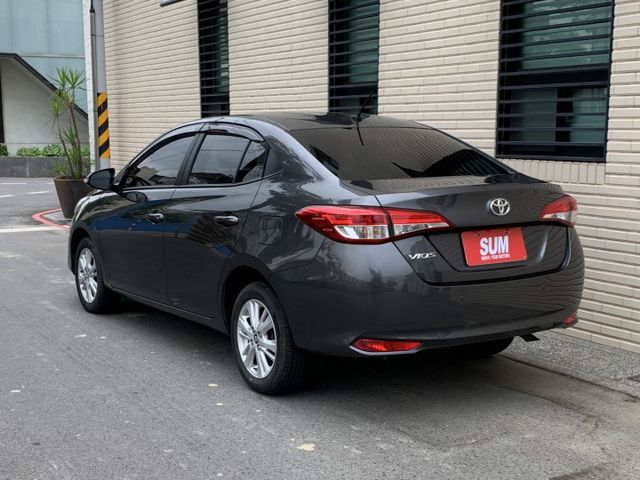 原鈑件/安卓機/ 倒車顯影/自動頭燈/倒車雷達/藍芽/安全氣囊/電摺/可調方向盤/循跡系統  第5張相片