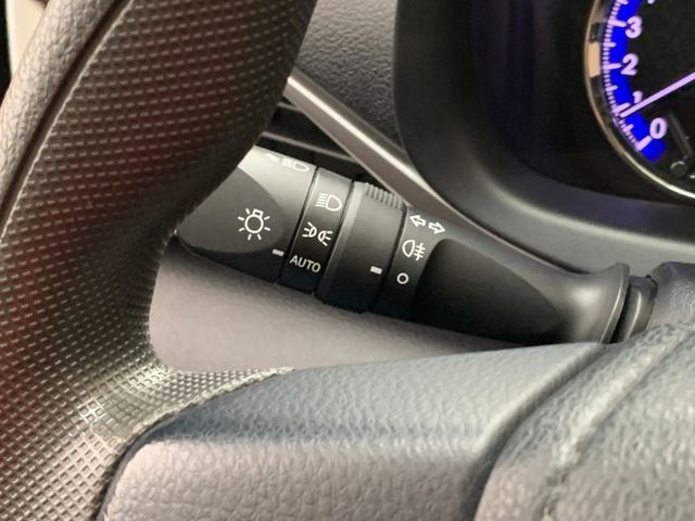 原鈑件/安卓機/ 倒車顯影/自動頭燈/倒車雷達/藍芽/安全氣囊/電摺/可調方向盤/循跡系統  第11張相片