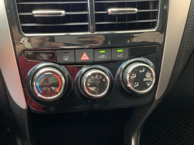 原鈑件/安卓機/ 倒車顯影/自動頭燈/倒車雷達/藍芽/安全氣囊/電摺/可調方向盤/循跡系統  第15張相片