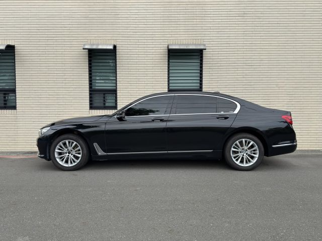 **740LI**總代理 360環景 定速 HK音響 全車電動記憶座椅 腳踢尾門 後座平板控制 遙控移車  第4張相片