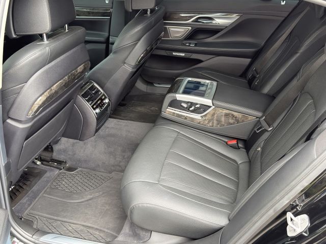 **740LI**總代理 360環景 定速 HK音響 全車電動記憶座椅 腳踢尾門 後座平板控制 遙控移車  第9張相片