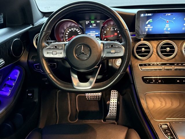 總代理/輕油電/一手車/原鈑件/AMG/自動停車/腳踢電尾門/ACC/選配氣氛燈  第10張相片