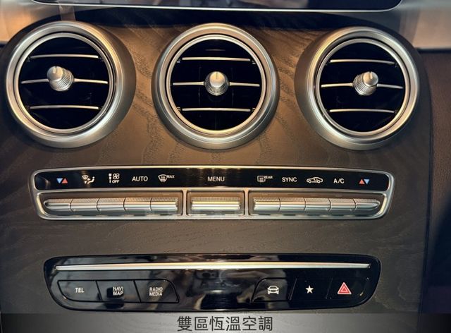 總代理/輕油電/一手車/原鈑件/AMG/自動停車/腳踢電尾門/ACC/選配氣氛燈  第11張相片