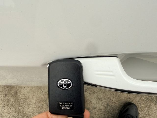 贈四顆新胎/安卓機/倒車顯影/定速/藍芽/免鑰/摸門/導航/運動模式/抬顯/電摺/防滑  第14張相片