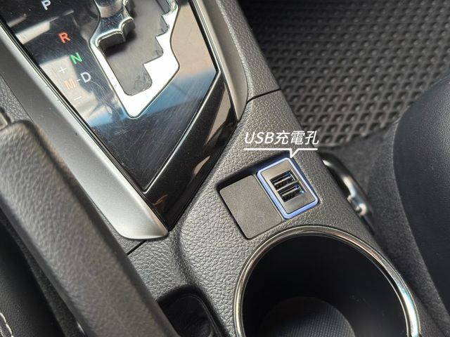 全車原鈑件/APPLE CAR PLAY/安卓機/免鑰/摸門/定速/倒車顯影/胎壓偵測/TCS防滑/電摺  第13張相片