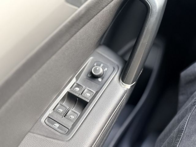 CL版#i-Key#分區溫控#正七人座#1.4渦輪#電動座椅#AppleCarPlay  第17張相片