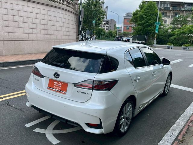 Lexus CT200H  第3張相片