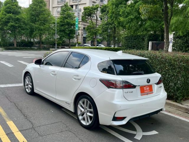 Lexus CT200H  第4張相片