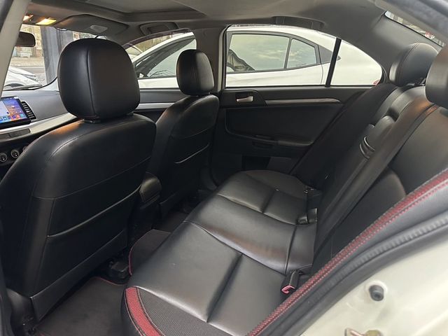 Mitsubishi Lancer  第8張相片