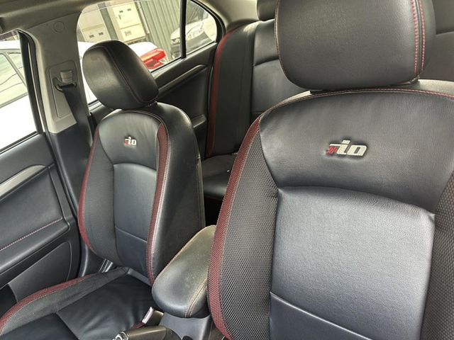 Mitsubishi Lancer  第9張相片