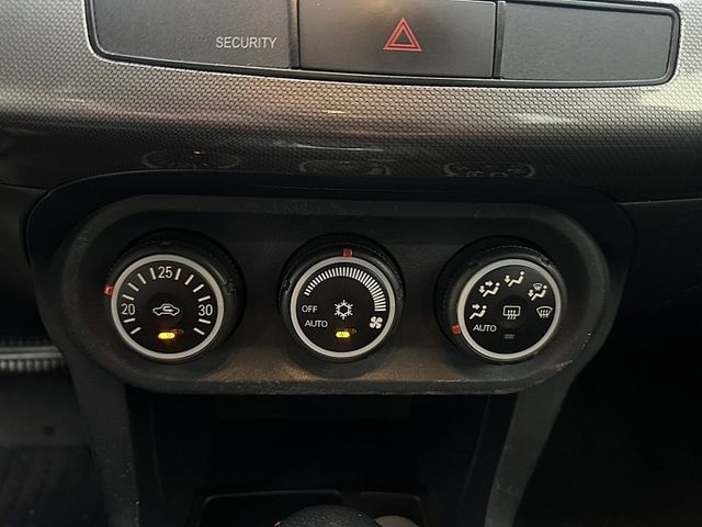 Mitsubishi Lancer  第10張相片