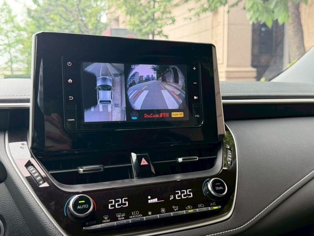 Toyota Auris  第1張相片