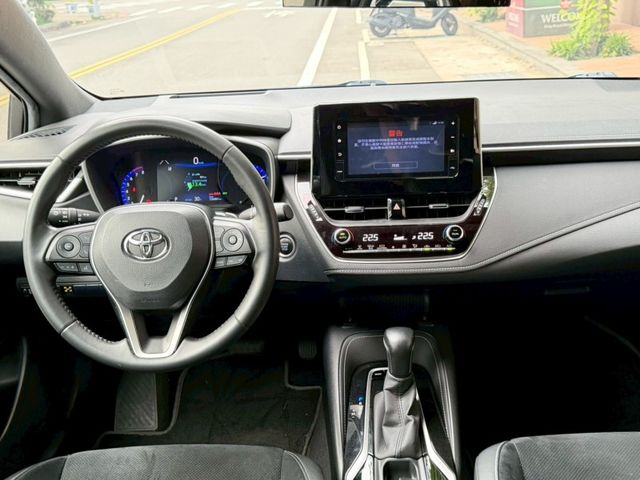 Toyota Auris  第13張相片