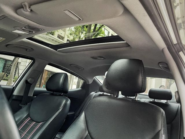 HYUNDAI現代 ELANTRA  第8張相片