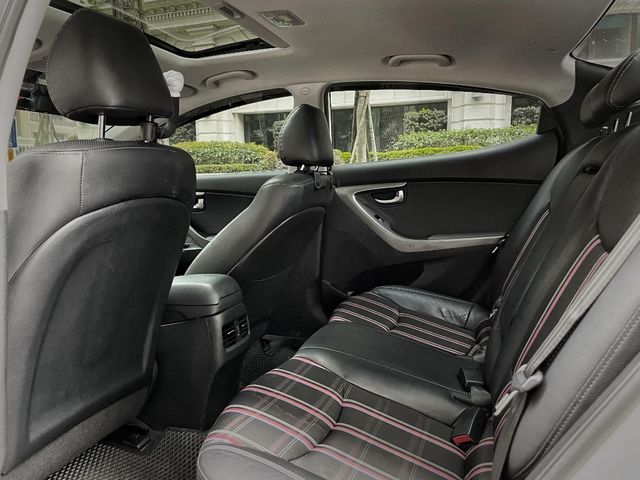 HYUNDAI現代 ELANTRA  第9張相片