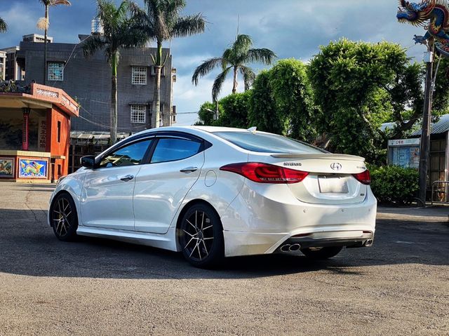 HYUNDAI現代 ELANTRA  第3張相片