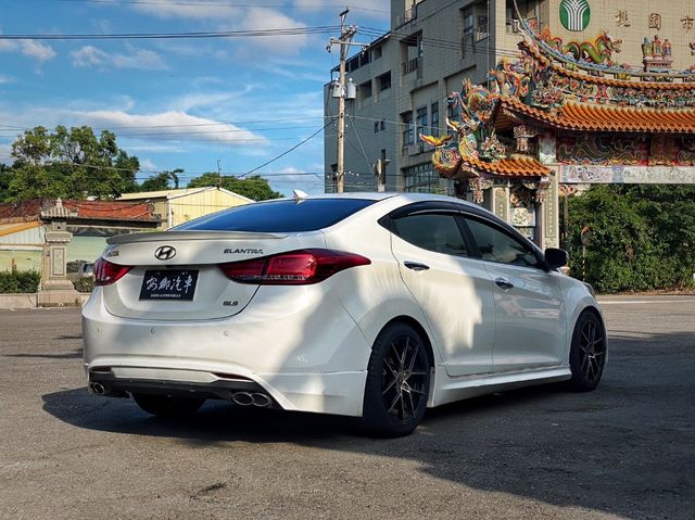 HYUNDAI現代 ELANTRA  第4張相片