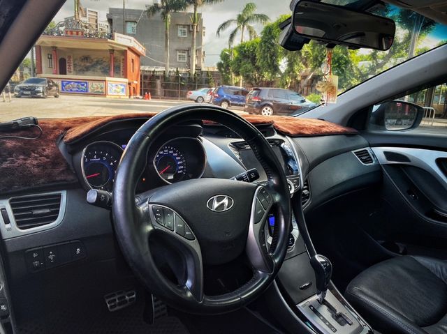 HYUNDAI現代 ELANTRA  第5張相片