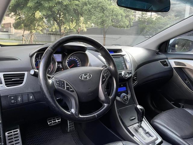 HYUNDAI現代 ELANTRA  第5張相片