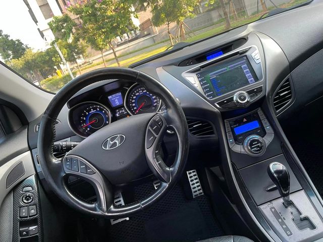 HYUNDAI現代 ELANTRA  第6張相片
