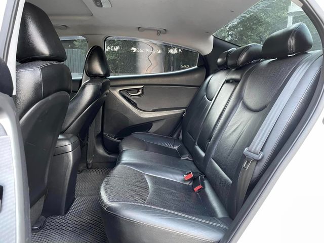 HYUNDAI現代 ELANTRA  第7張相片