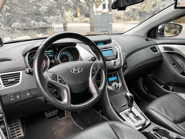 HYUNDAI現代 ELANTRA  第3張相片