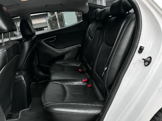 HYUNDAI現代 ELANTRA  第4張相片