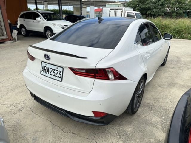 LEXUS凌志 IS 300H  第2張相片