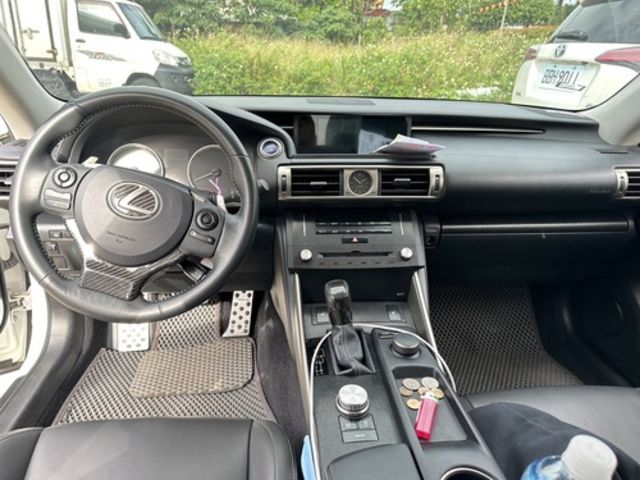 LEXUS凌志 IS 300H  第5張相片