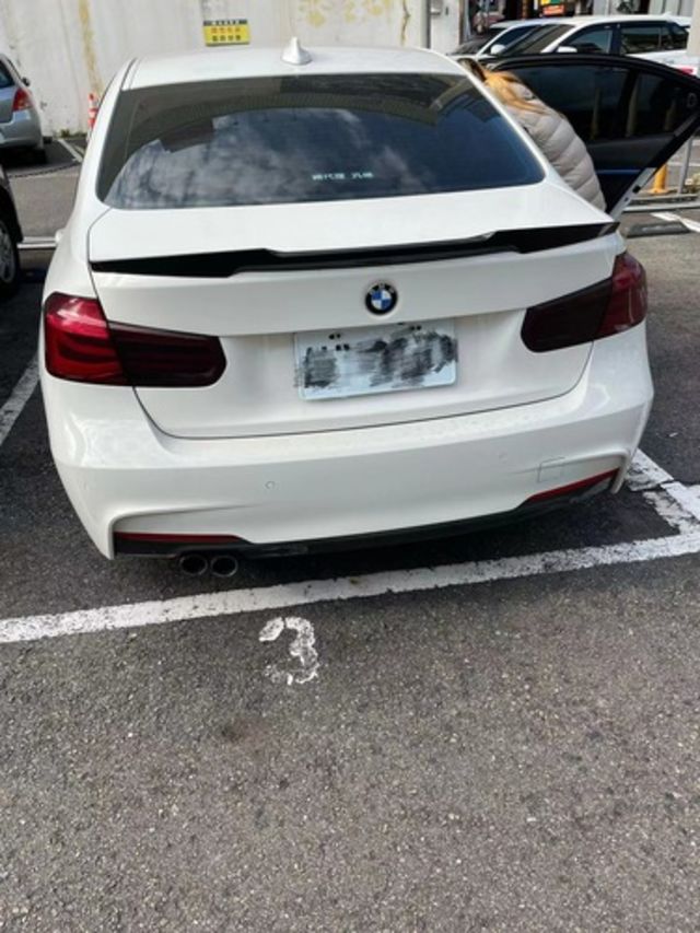 BMW寶馬 320I LCI  第2張相片