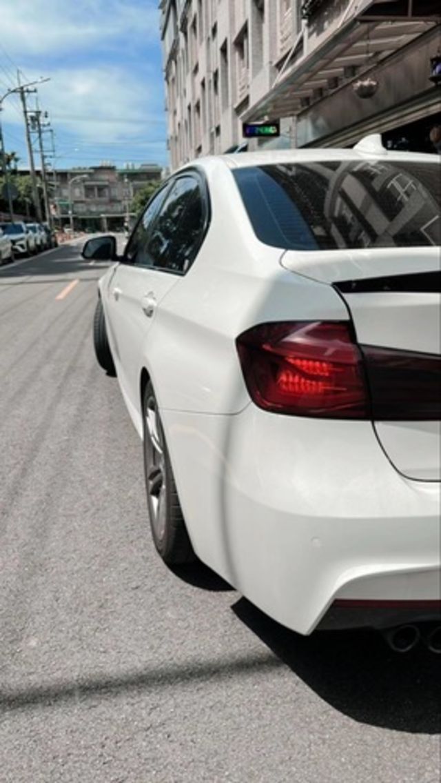 BMW寶馬 320I LCI  第3張相片