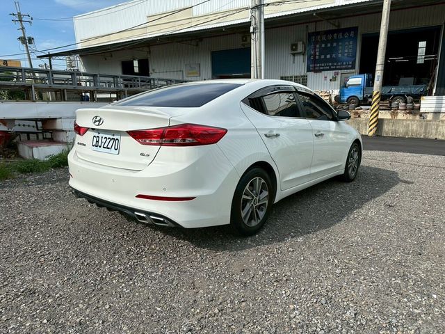 HYUNDAI現代 ELANTRA  第4張相片