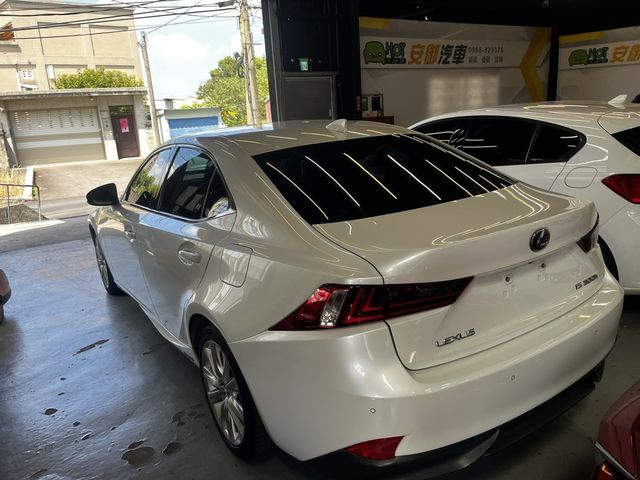 LEXUS凌志 IS 300H  第2張相片