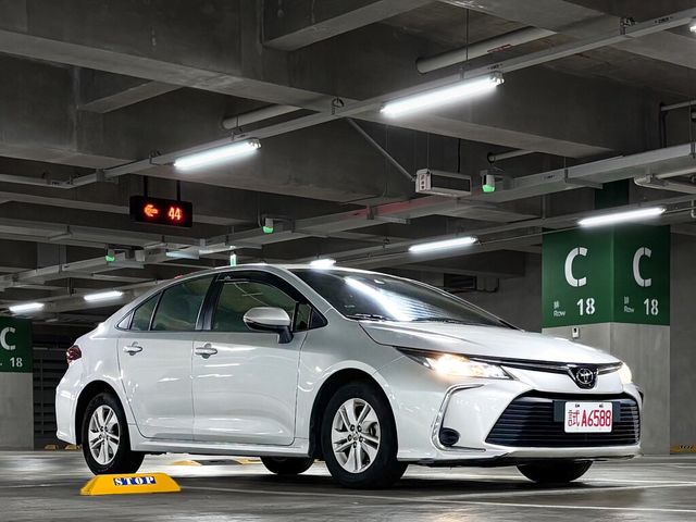 TOYOTA豐田 ALTIS  第2張相片