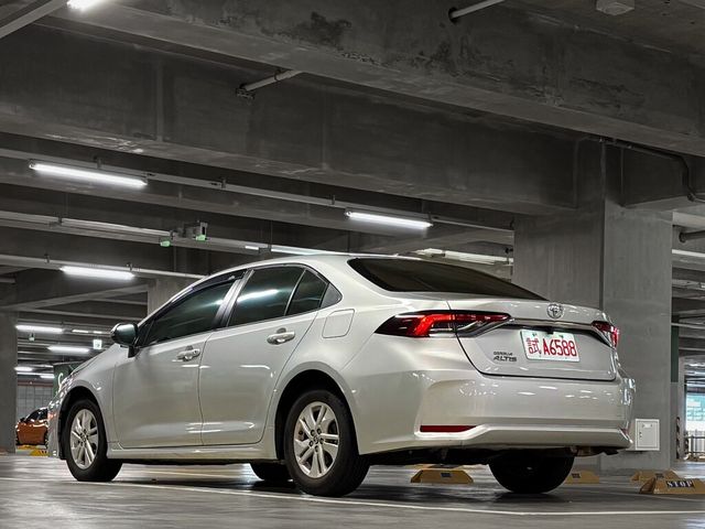 TOYOTA豐田 ALTIS  第3張相片