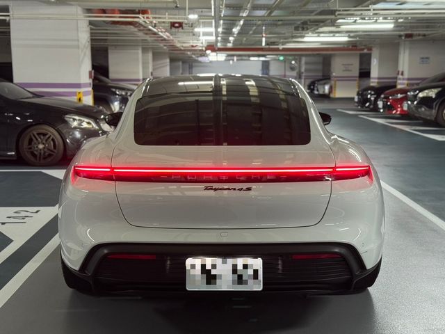PORSCHE保時捷 TAYCAN  第4張相片