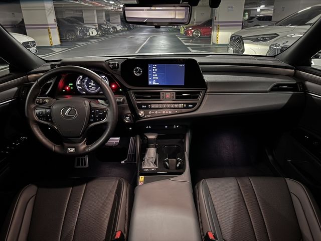LEXUS凌志 ES300H  第17張相片
